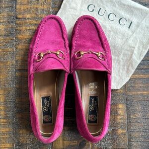 Gucci Women's Fuchsia 1953 Suede Loafers